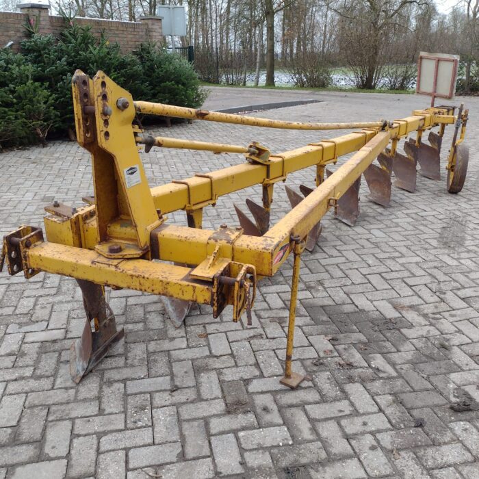 Pług zagonowy 8-skibowy Rumptstad - widok z tyłu