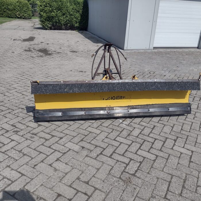 Pług do śniegu/błota - widok z przodu