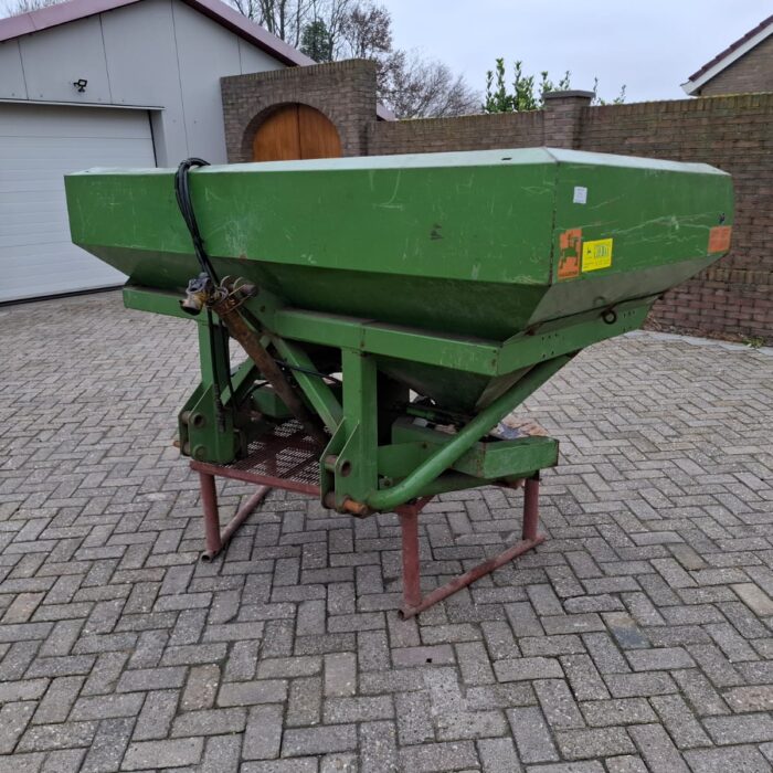 Rozsiewacz nawozu Amazone ZA-U 1500 - widok z tyłu