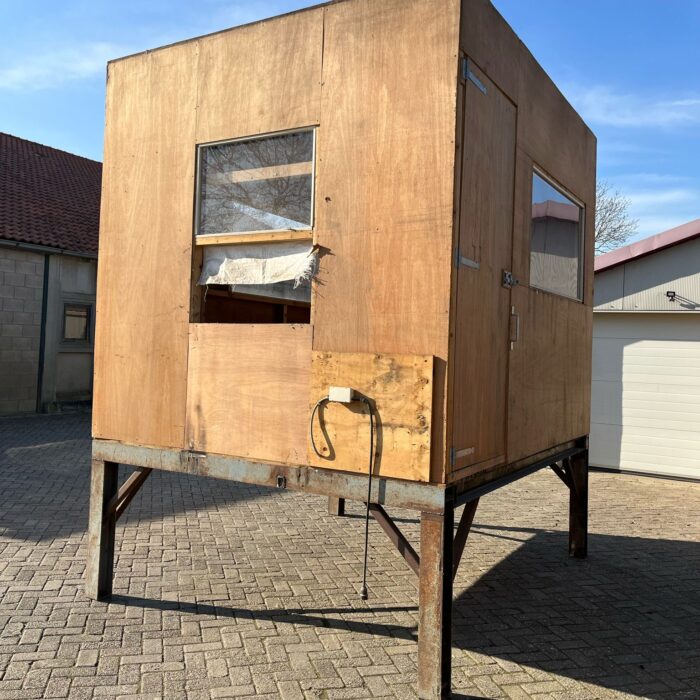 Budka do zabudowy przenośnika - widok z boku