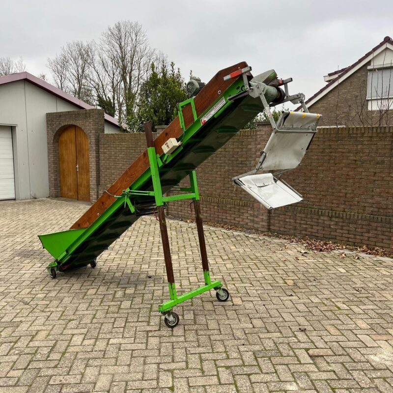 Przenośnik 2,5 m z amortyzatorem upadku (kaskadą) - widok z prawej strony