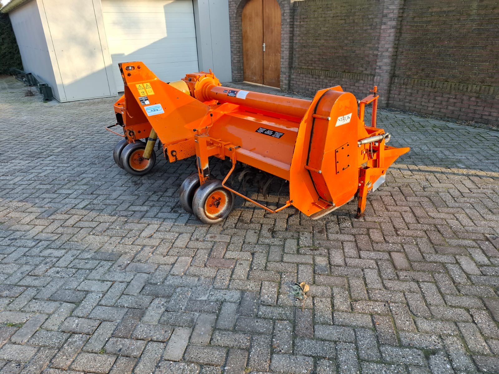 Formownica aktywna Struik 4 x 75 cm - widok z lewej strony