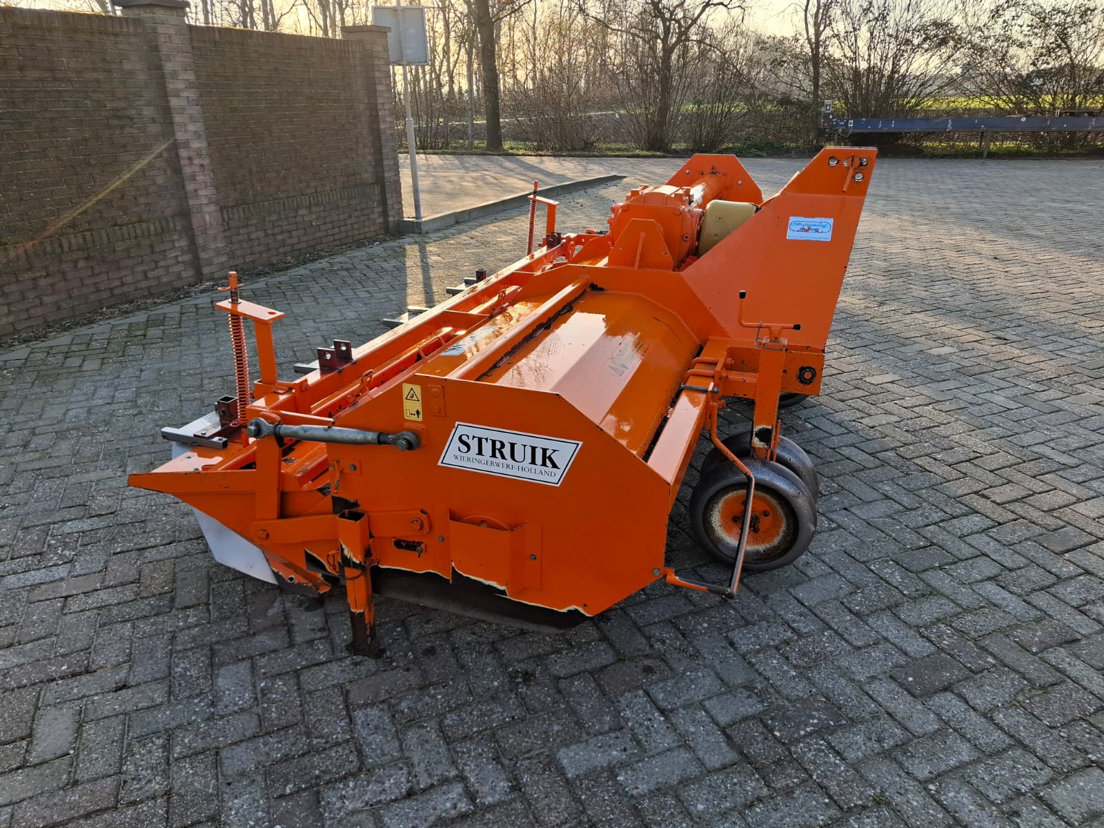 Formownica aktywna Struik 4 x 75 cm - widok z prawej strony